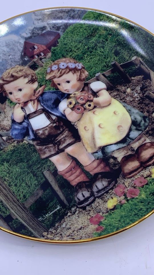 2 HUMMEL KIDS PLATE.