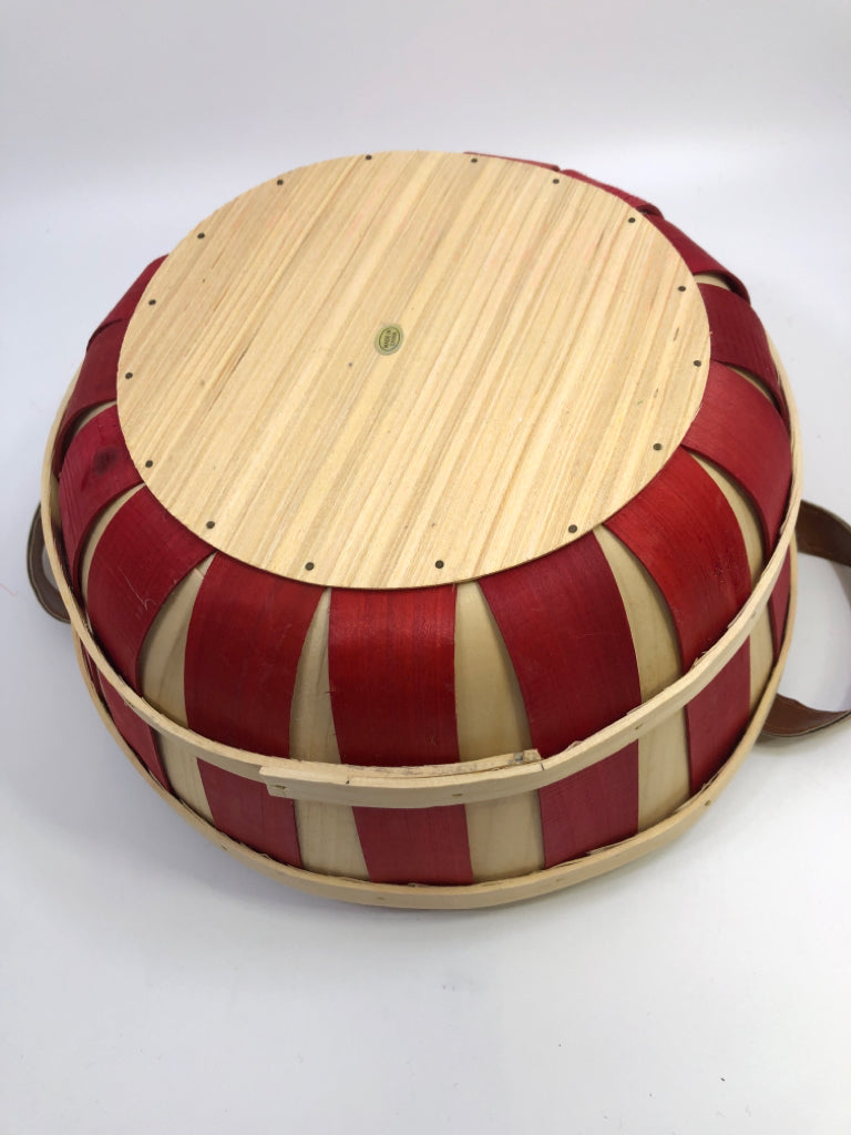 ROUND BASKET W/RED AND FAUX LEATHER HANDLES.