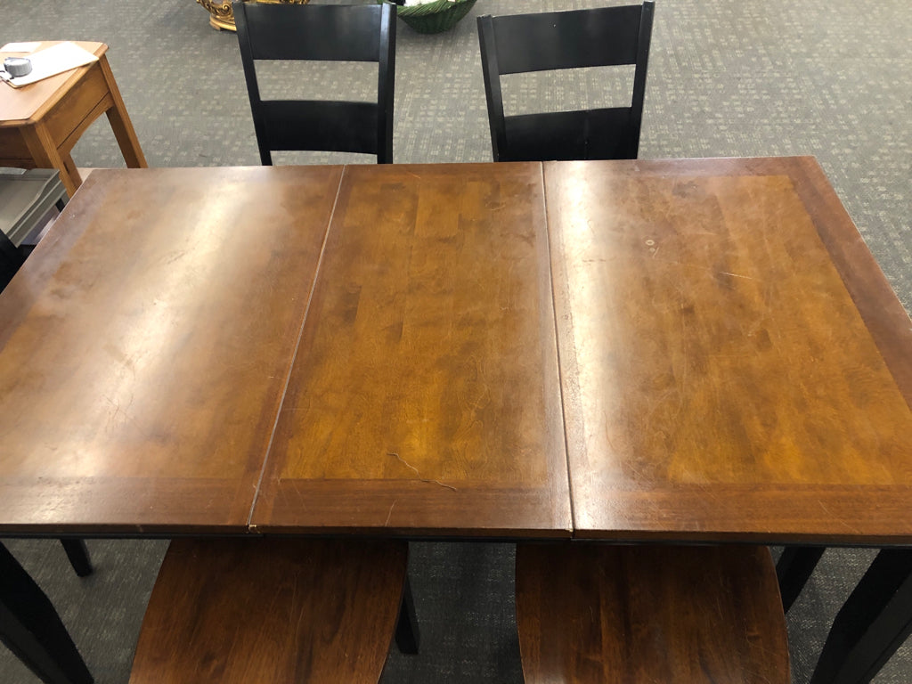 2-TONED WOOD & BLACK DINING ROOM TABLE W/6 CHAIRS.