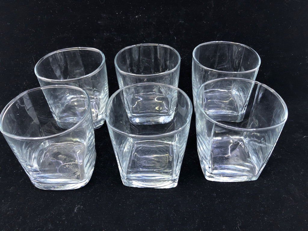 6 SHORT CLEAR GLASSES W/ SQUARE BOTTOM.