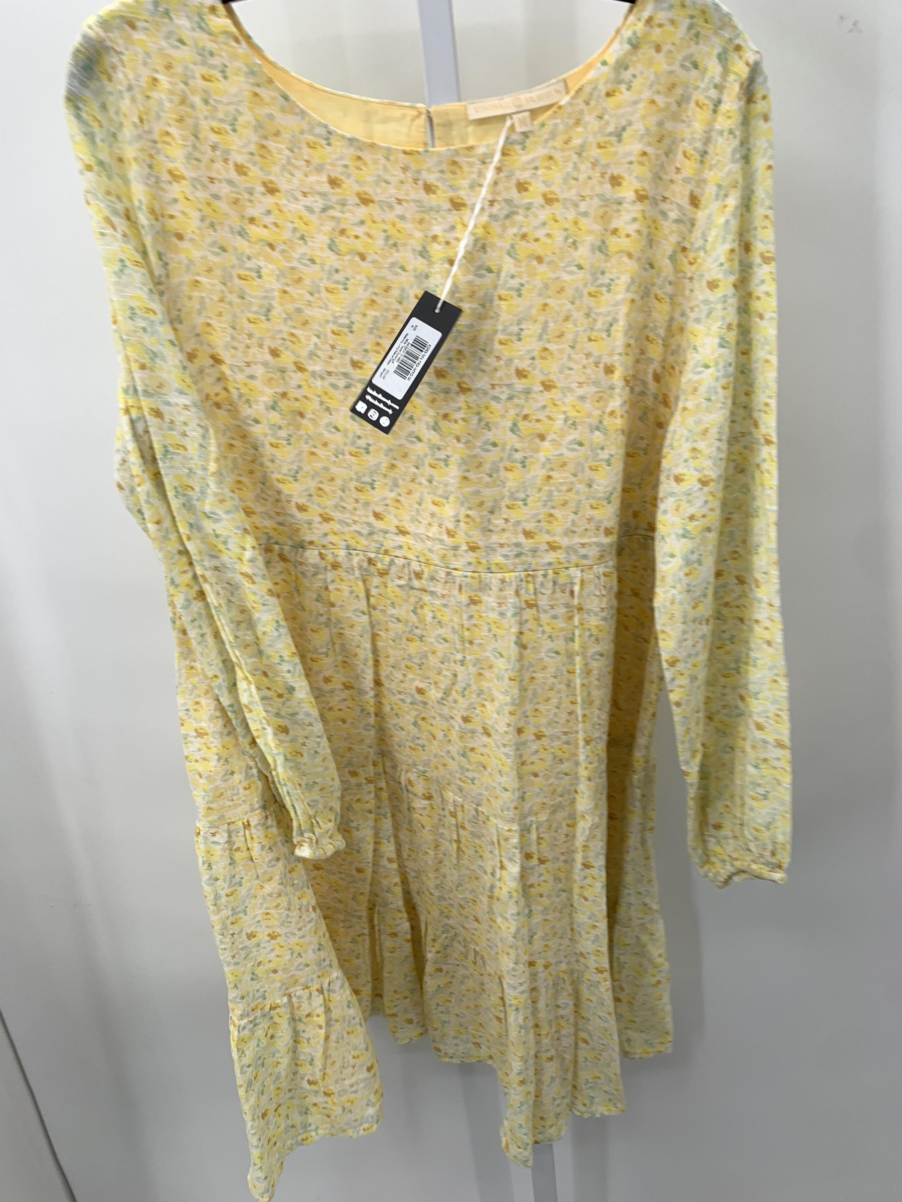 Size Medium Misses Long Sleeve Dress