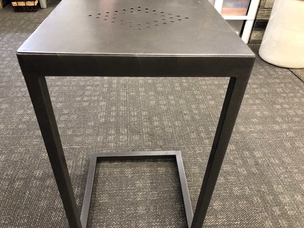 METAL SIDE TABLE W/DIAMOND CUT OUT &SLIDE-UNDER BOTTOM.