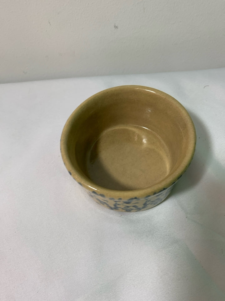 SMALL BLUE SPONGE BOWL.