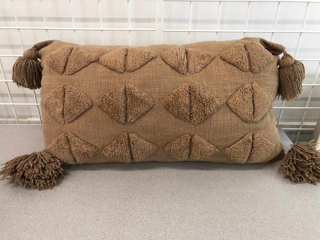 TRIANGLE-PUFF BROWN PILLOW W/TASSELS.