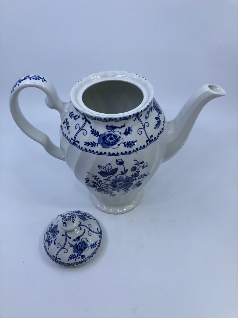 VTG BLUE AND WHITE FLORAL TEAPOT.