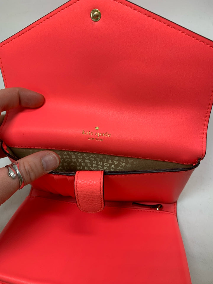 Winni Wakefield Lane Crossbody Suprise Coral