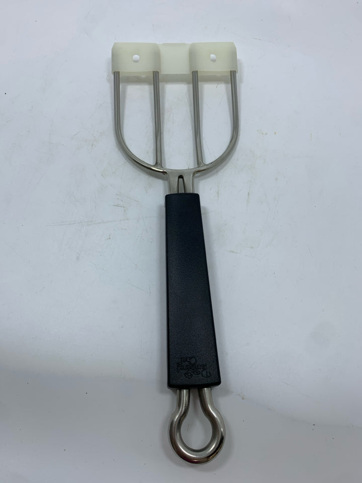 PAMPERED CHEF MEAT FORK.