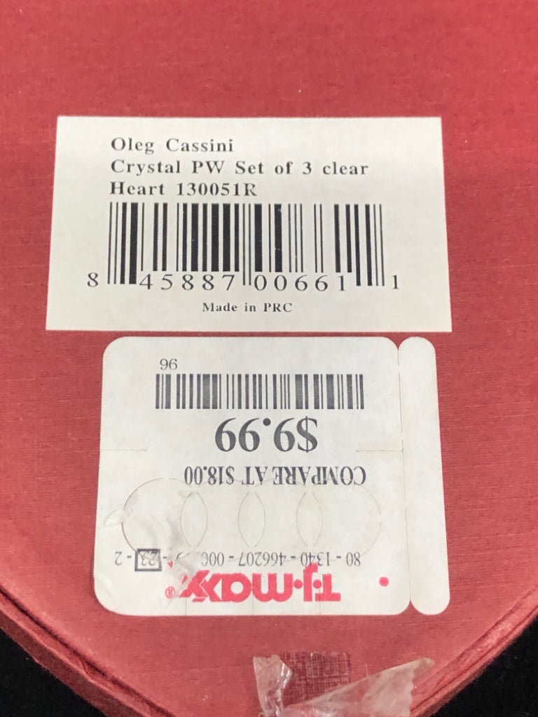 3PC CRYSTAL PAPERWEIGHTS IN HEART BOX.