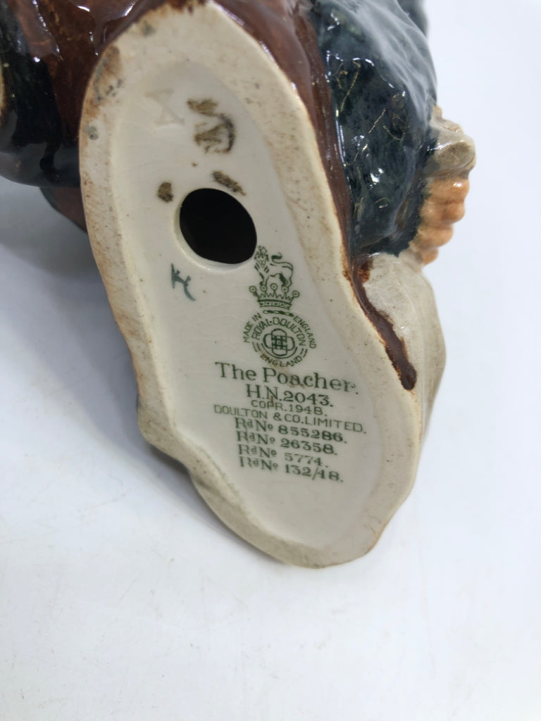 VTG "THE POACHER" KNEELING MAN WITH BLUE COAT AND TAN HAT.