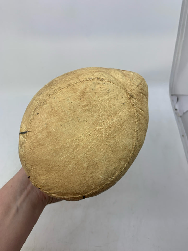 PRIMITIVE ORANGE CAT.