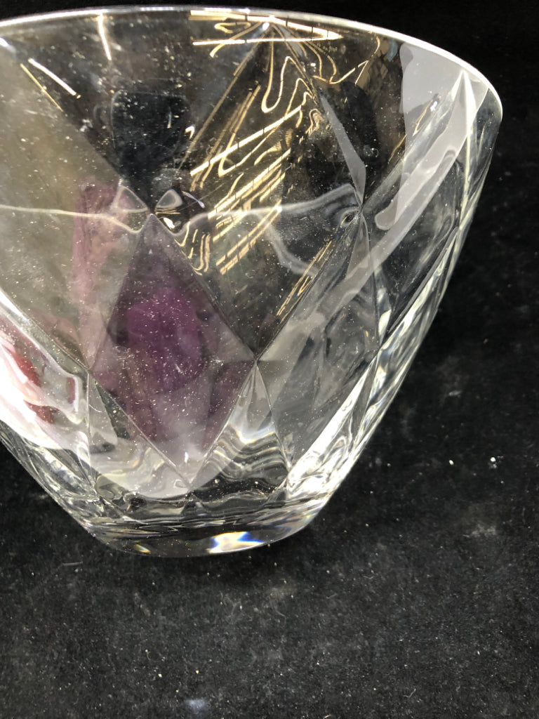 GLASS SERVING BOWL W/EMBOSSED DIAMOND SHAPES ALTER.