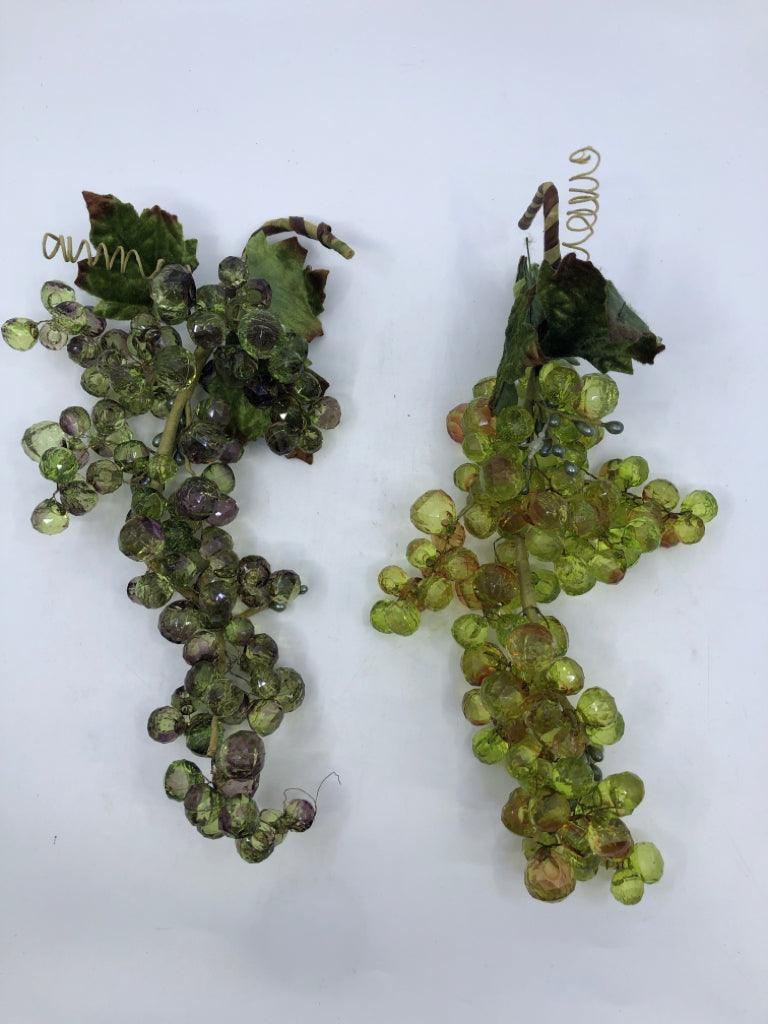 2 GREEN GRAPE WALL DECOR.