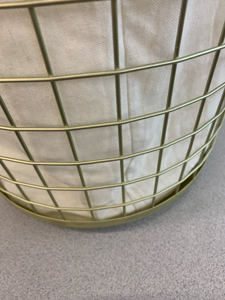 GOLD HAMPER W/ WHITE FABRIC LINER.