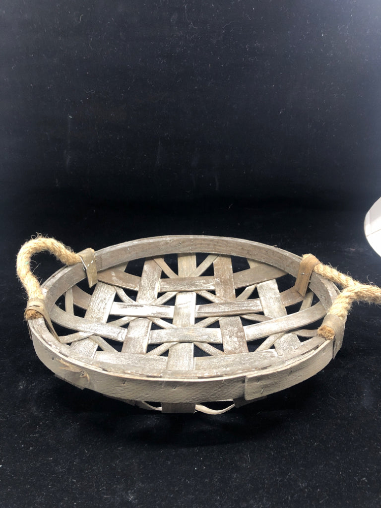 GREY WHITE WASHED ROUND TOBACCO BASKET W ROPE HANDLES.