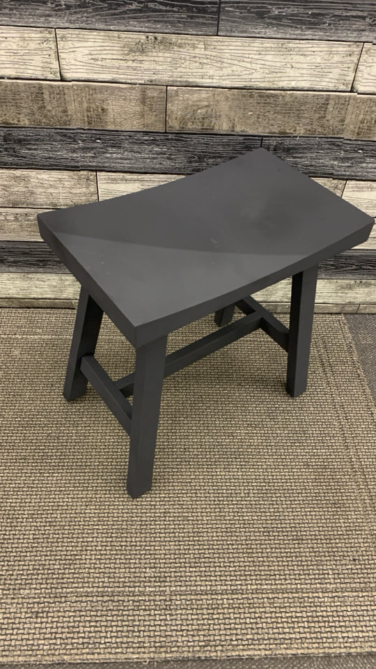 MATTE BLACK STOOL.