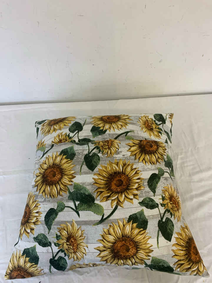 WHITE AND GREY SUNFLOWER PILLOW.