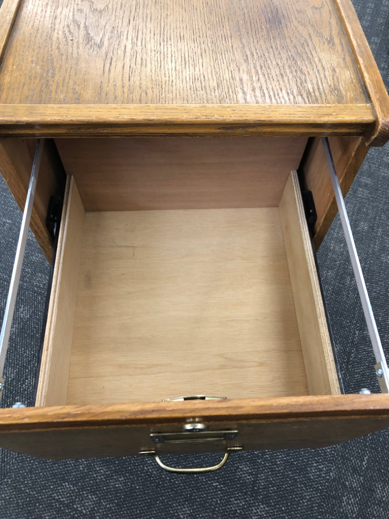 OAK WOOD 2 DRAWER FILE CABINET.