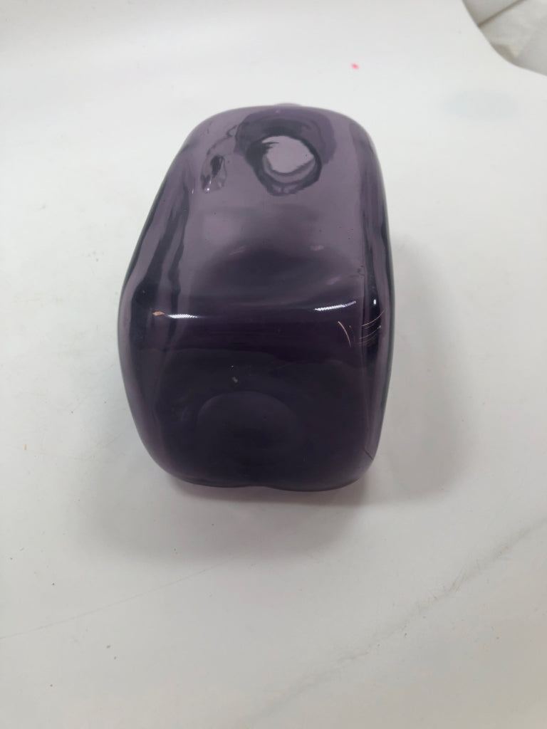 PURPLE GLASS JUG.
