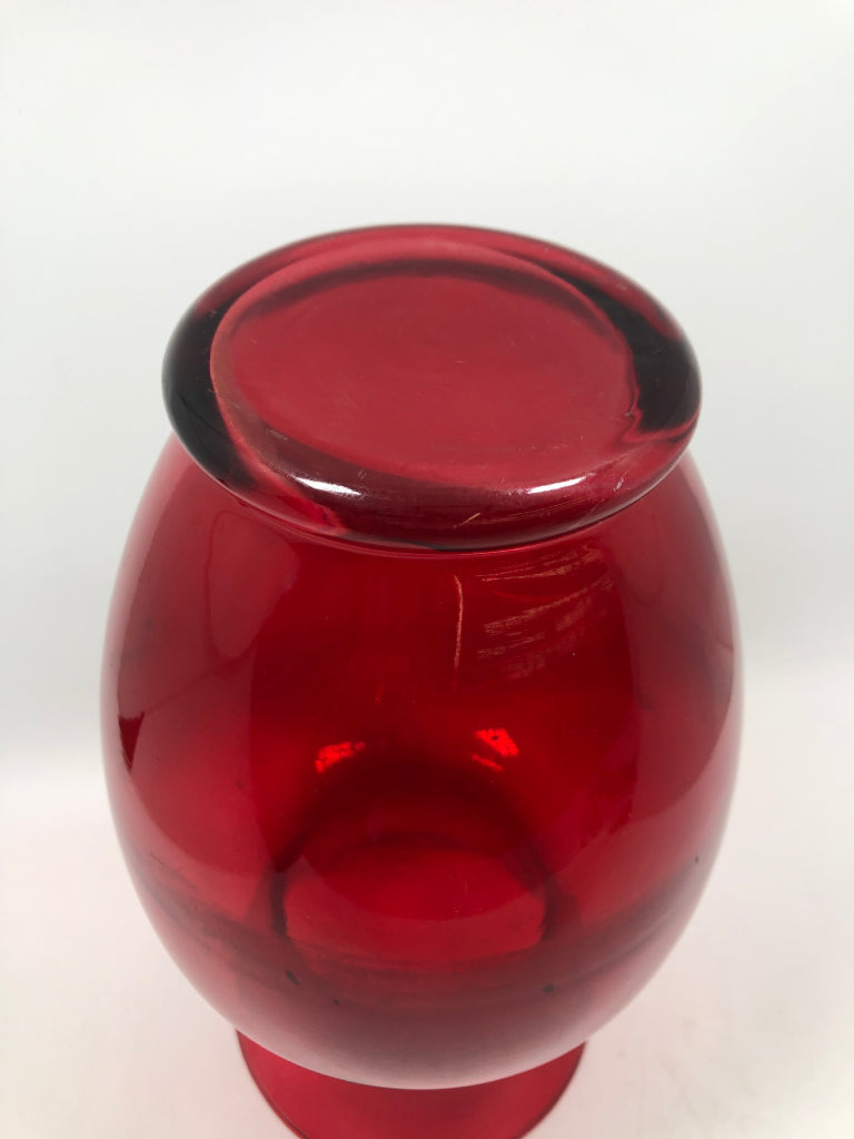 RED GLASS FLARE VASE.
