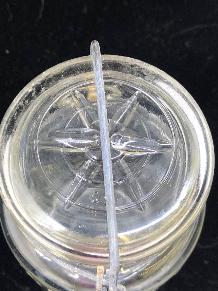 VTG ATLAS JAR W METAL CLASP.