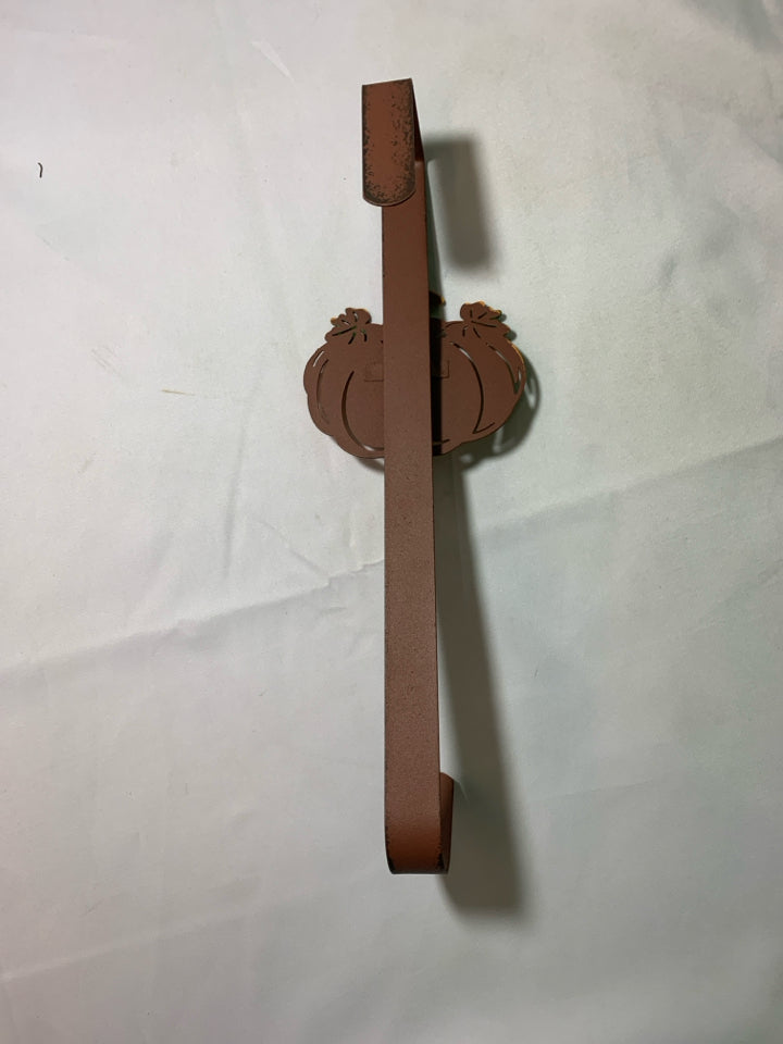 RUSTIC OVER THE DOOR METAL PUMPKIN WREATH HOOK.