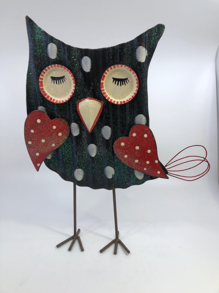 VALENTINE METAL GLITTER OWL W/ HEARTS.