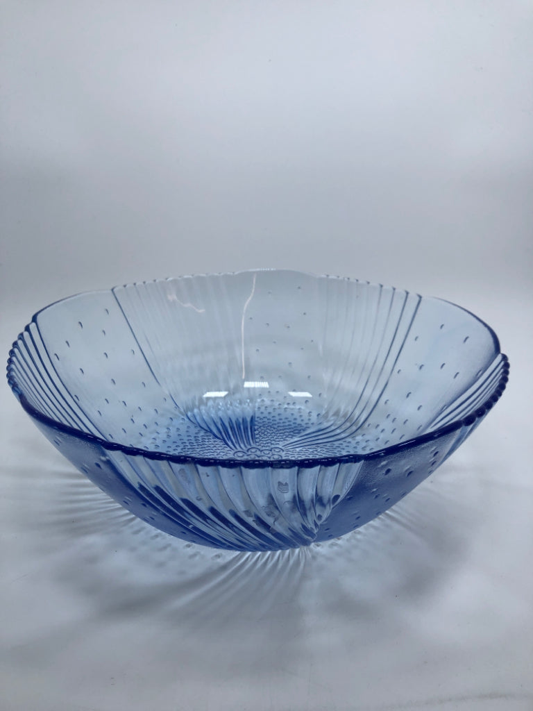 BLUE GLASS FLOWER BOWL.