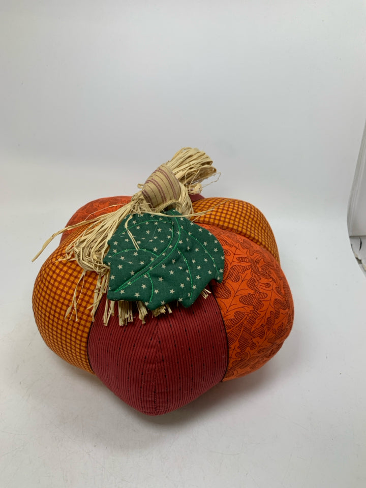 PATCHWORK PLUSH PUMPKIN DECOR.