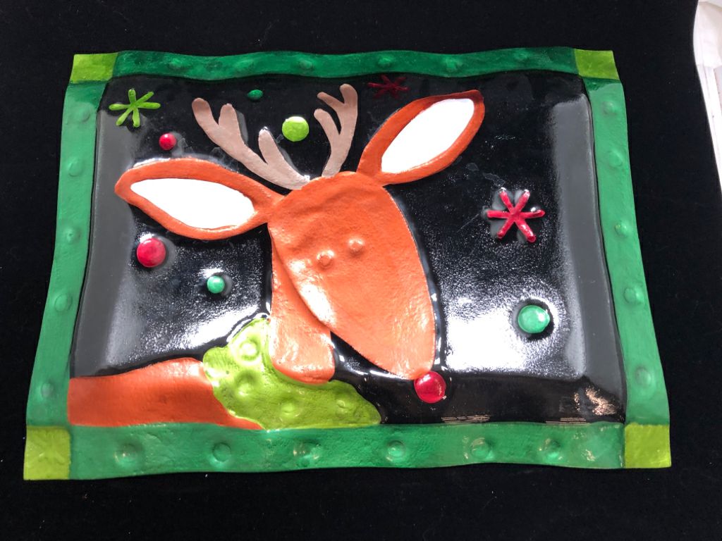 REINDEER PRESSED GLASS SERVING PLATE.
