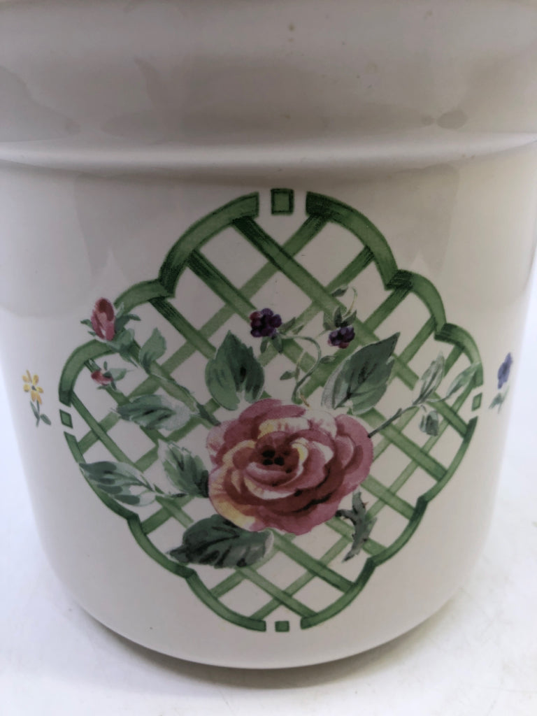 FLORAL DESIGN COVERED CANISTER.