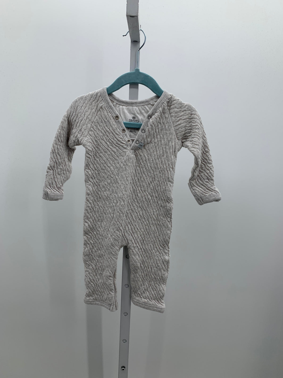 TEXTURED VNECK