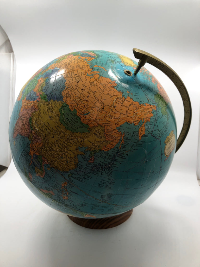 GLOBE ON WOOD PEDESTAL DESK DECOR.