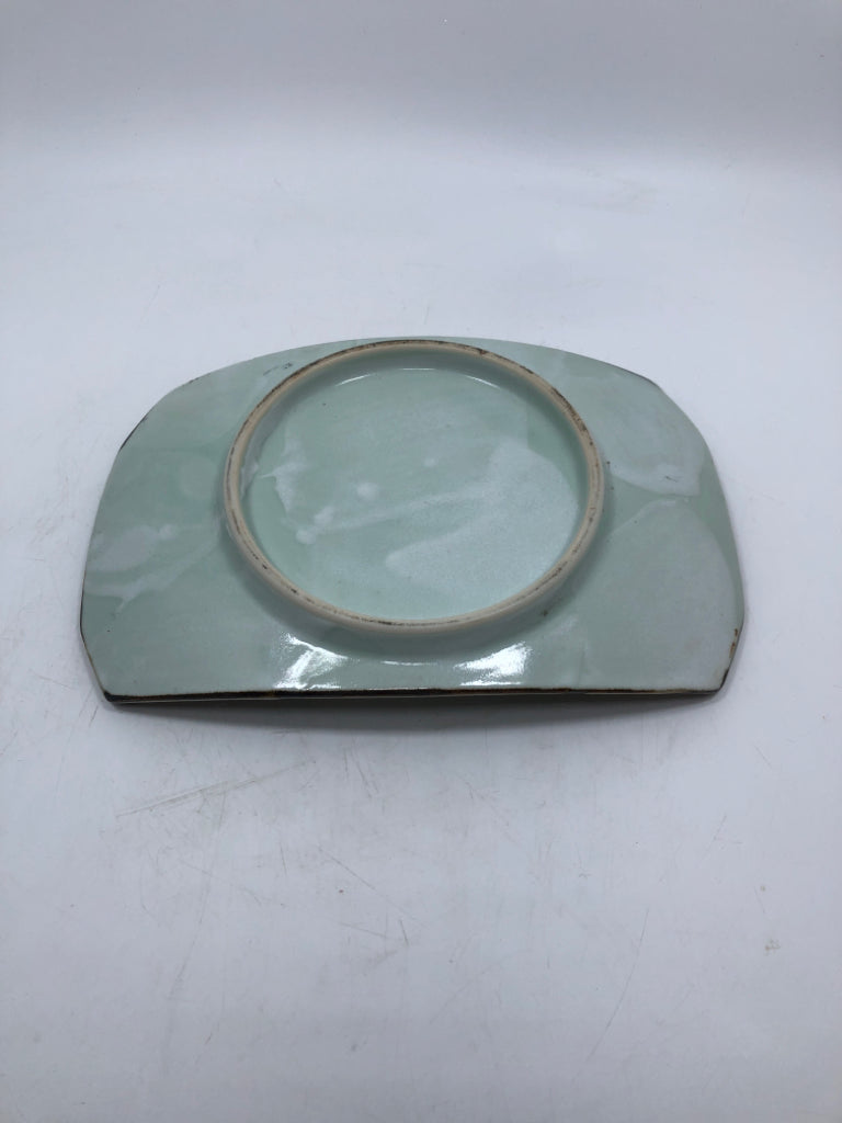 FOOTED LIFTED EDGES TRAY W/ GREEN/WHITE FLOWERS.