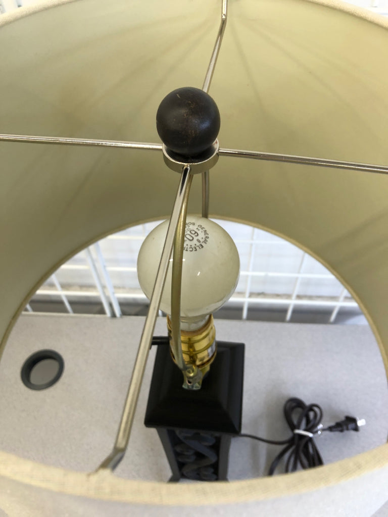 SCROLL METAL BASE LAMP W/TAN SHADE.