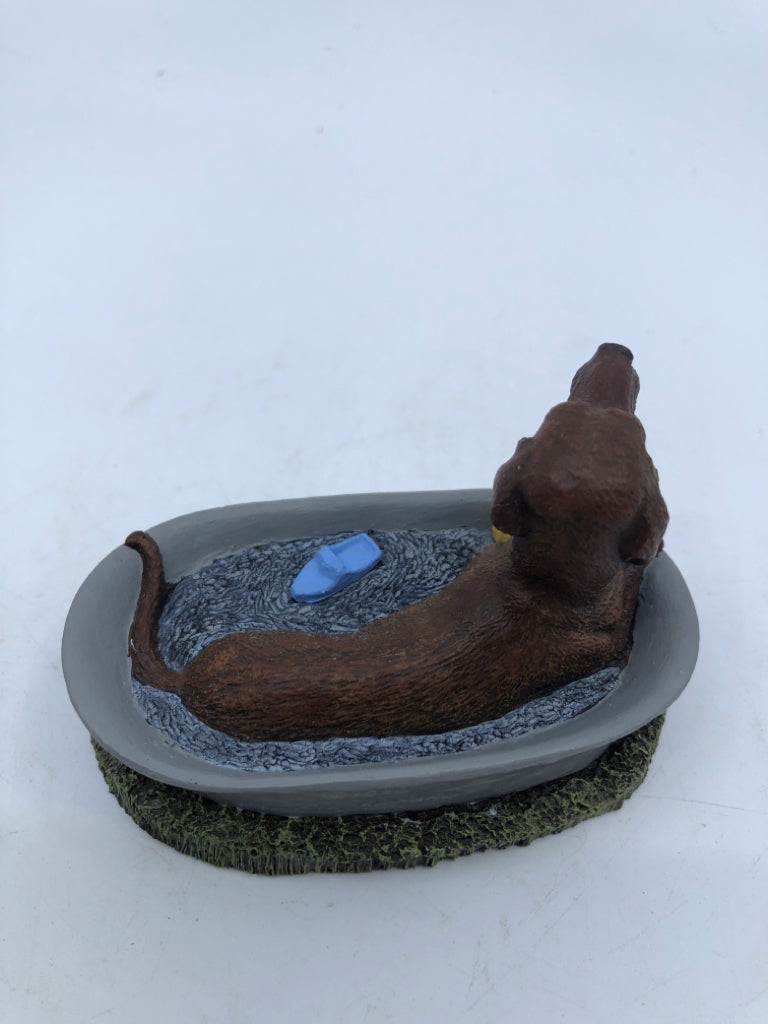 RESIN RED DACHSHUND DOG IN BATHTUB FIGURE.