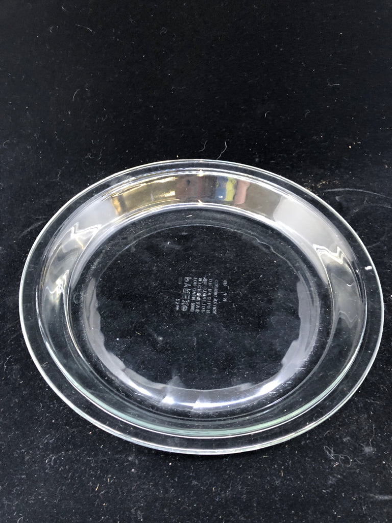 ROUND PYREX PIE DISH.