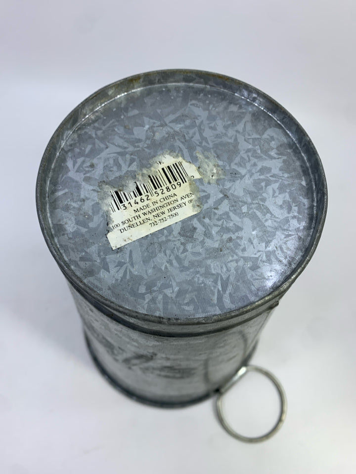 GALVANIZED METAL FLOWER BUCKET.