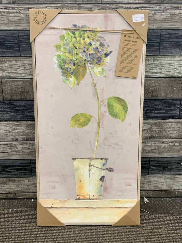 NWT FLOWER WALL HANGING.