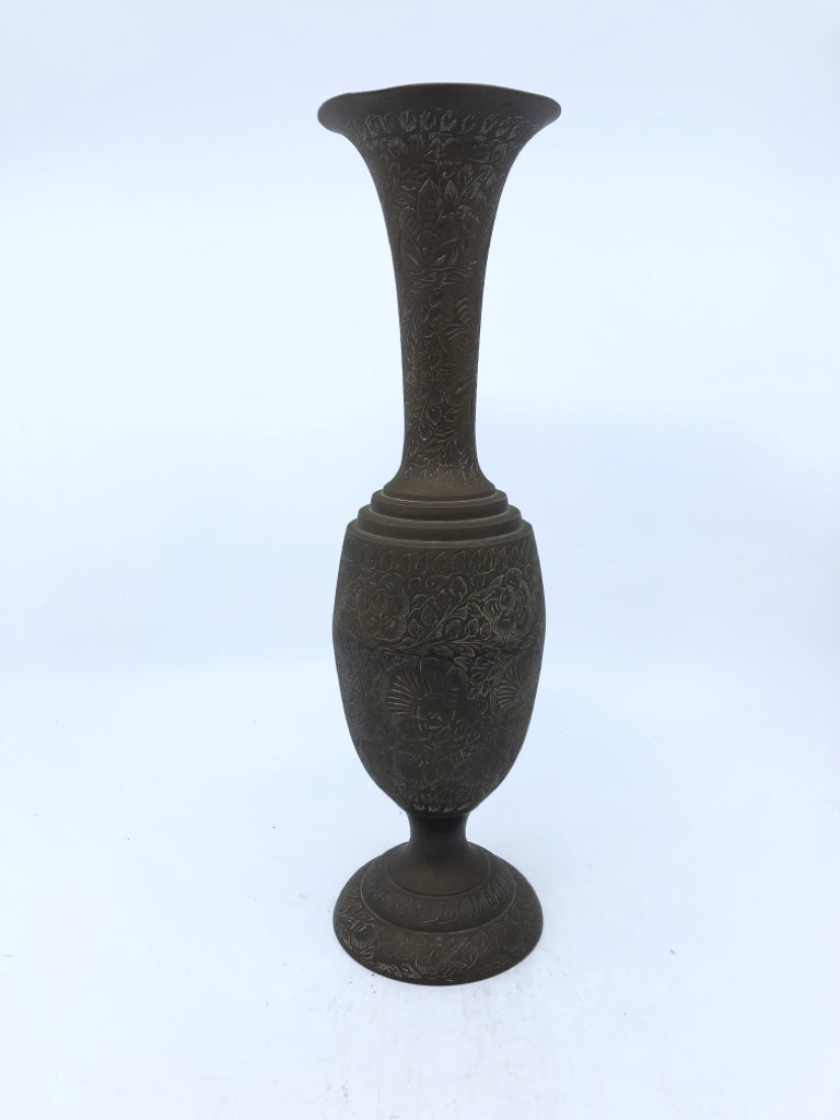 BRASS METAL VASE SCROLL DESIGN.