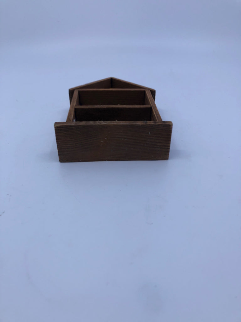 SMALL SHELF W BASS W ANCHOR DECOR.