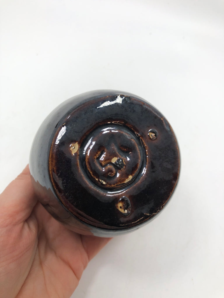 SM BROWN GLAZE PLANTER.