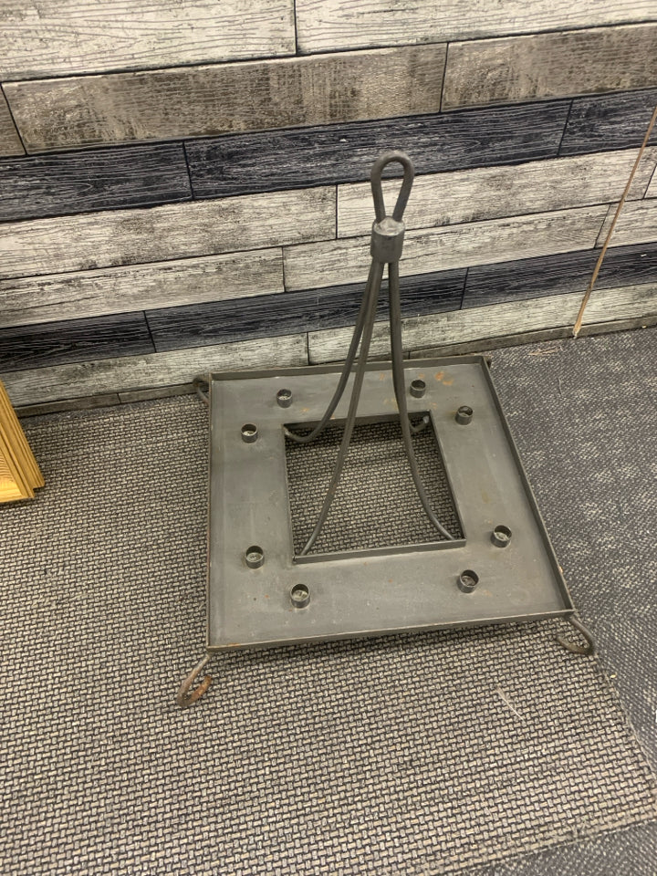 HEAVY WROUGHT IRON SQUARE 8 SLOT TAPERED CANDLE CHANDLER.