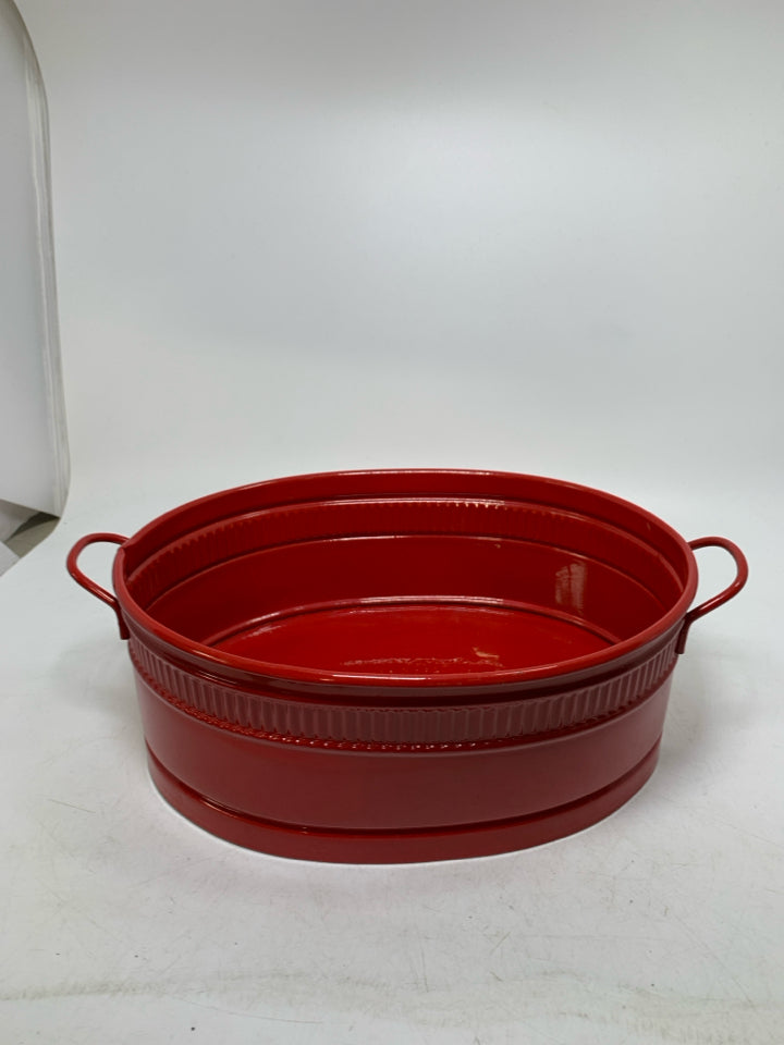 OVAL METAL PLANTER W/ HANDLES.