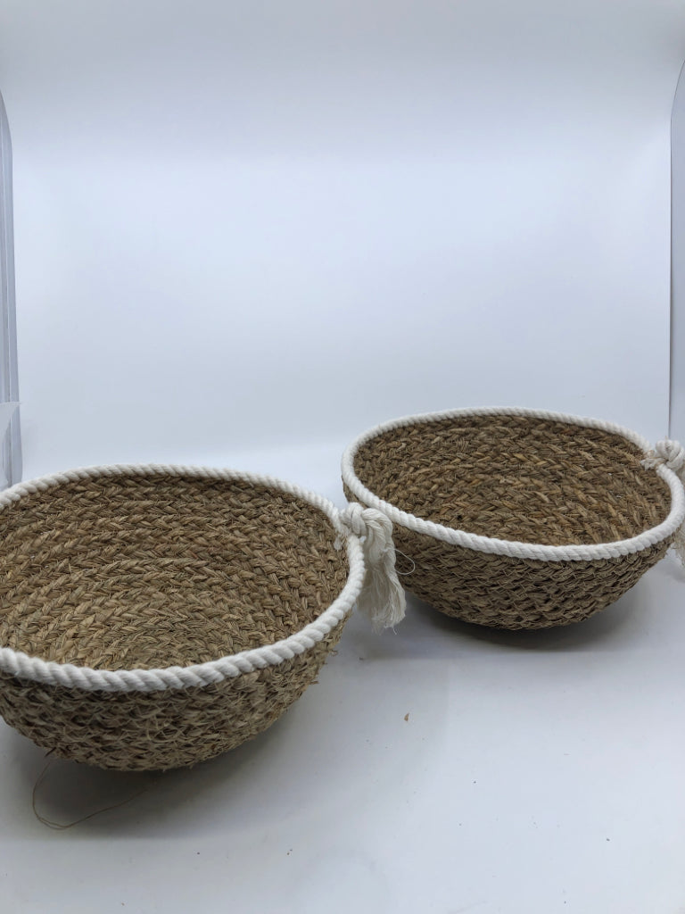 2 WICKER CIRCLE BASKETS W/ TASSEL.