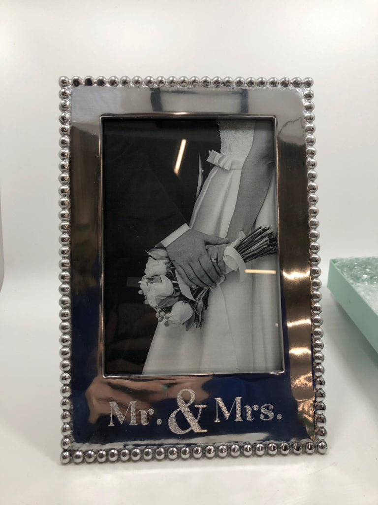 MR & MRS 5X7 FRAME IN BOX