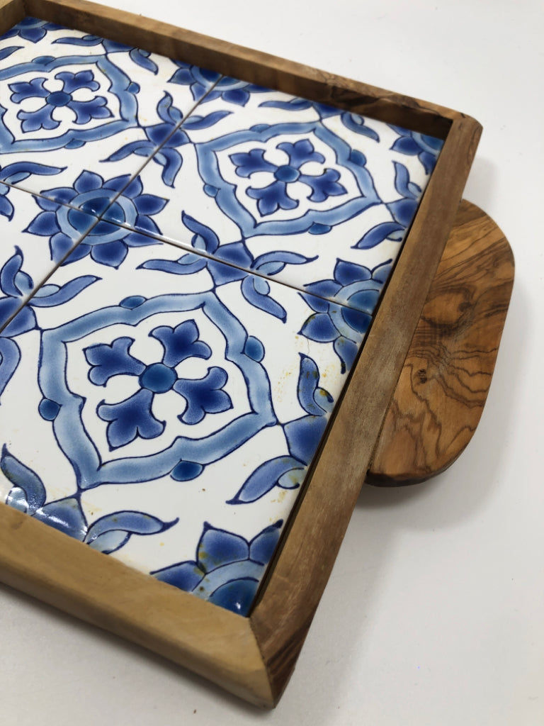 SQUARE BLUE/WHITE PATTERN SERVING TRAY.