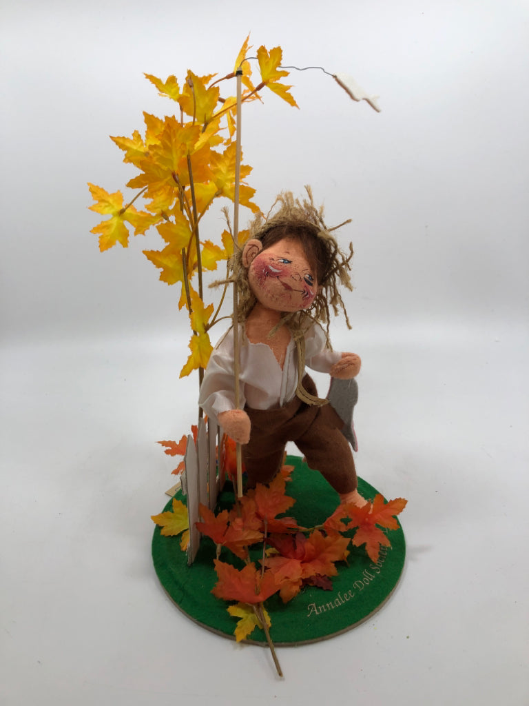 1995 ANNALEE LOGO KID- FALL LEAVES