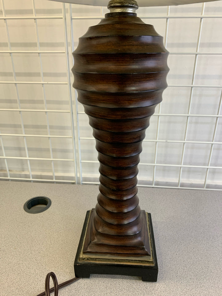BROWN RIBBED BASE LAMP W/CREAM SHADE.
