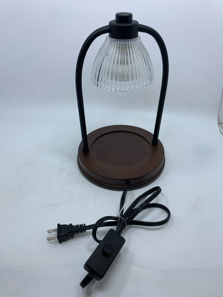 DOUBLE STEMMED CANDLE LAMP W/WOOD BASE.