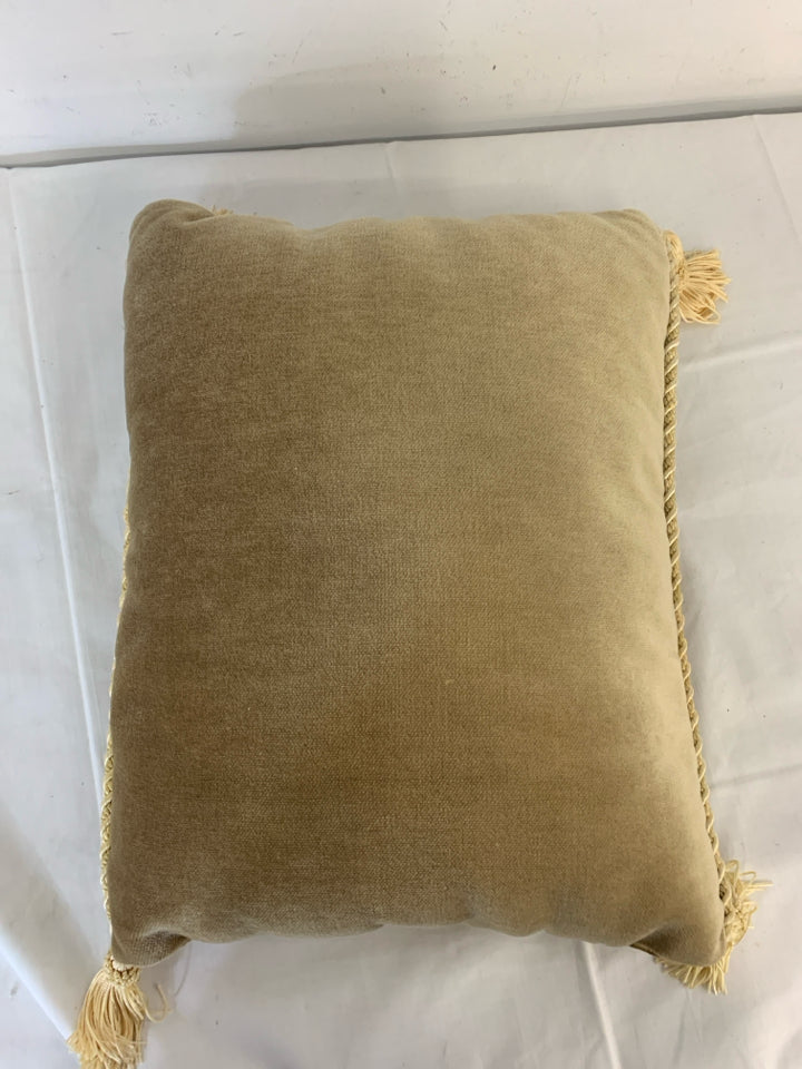 VTG GOLD PATTERN RECTANGLE PILLOW W TASSELS.